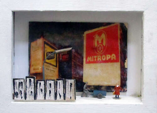 Wolfgang Leonhardt, »Mitropa«, 15,5cm x 20,5cm x 4cm, Objektkunst/ Kollage, €100,–